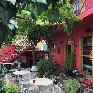 Red Goat Hostel Tirana